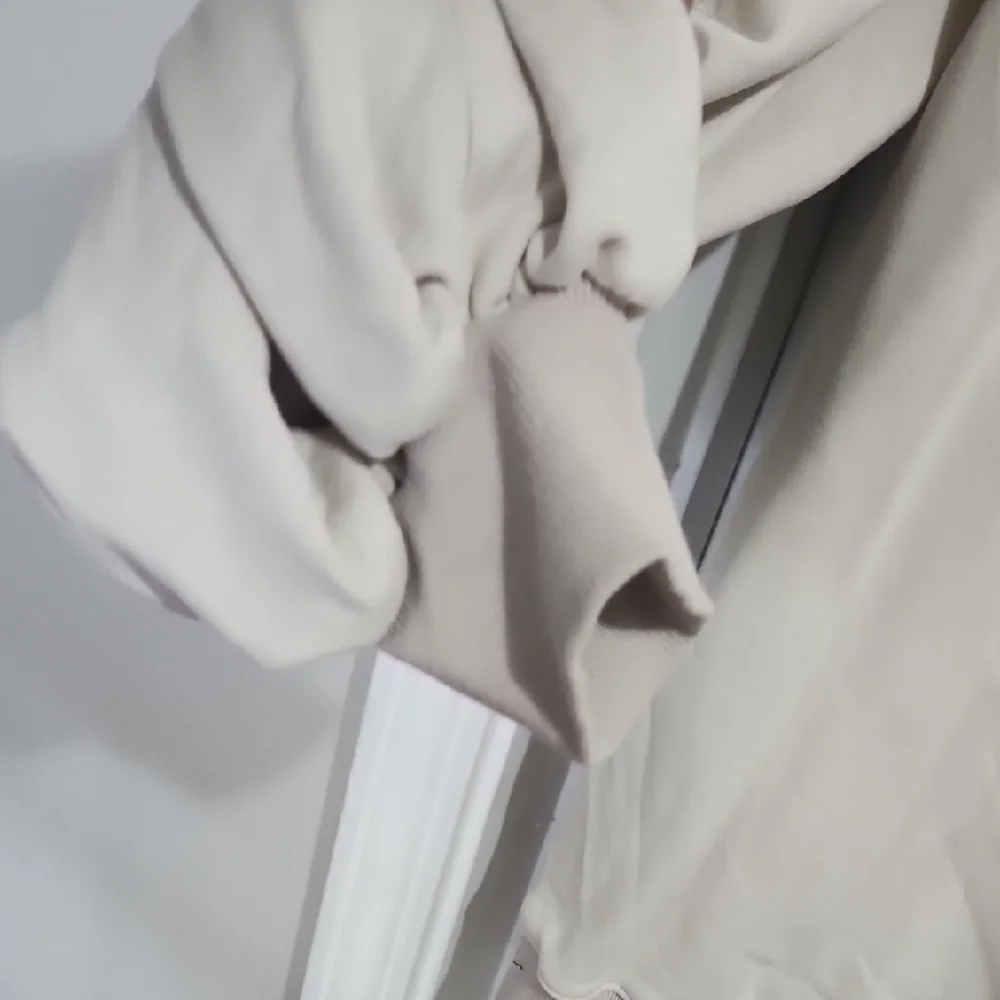 Cozy Oversized Two Tone Turtleneck Sweater With Pockets - Picture 5 of 10